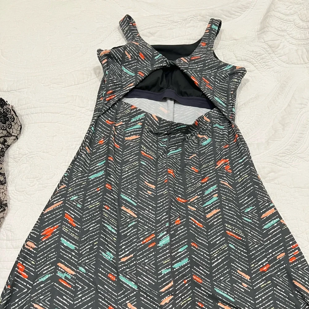 Prana sporty, open back with built in bra, Black, Size Small. Great condition - Picture 2 of 3